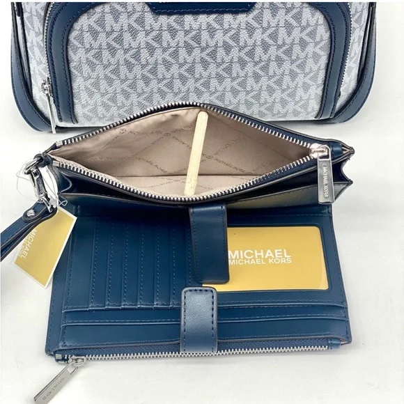 MICHAEL KORS Jaycee Medium Ombré Signature Logo Backpack
And Wallet Set Navy - Picture 9 of 12